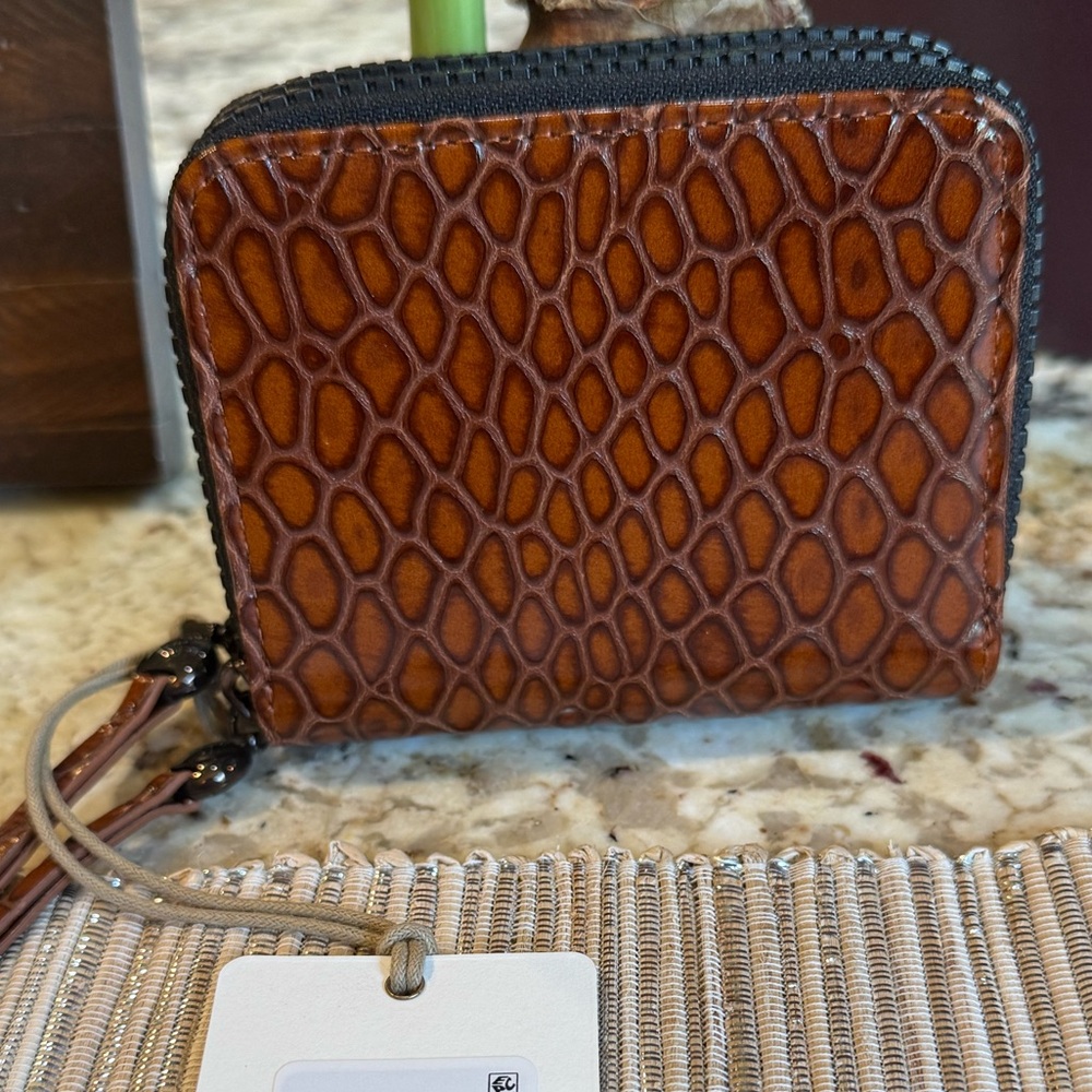 NEW HOBO Leather Dixon Medium Zip Wallet High Gloss Leather Tortoise